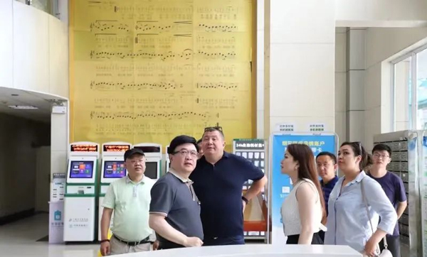 武漢耦合醫(yī)學(xué)總經(jīng)理陪同哈薩克斯坦KAZBIOTECH LLP集團(tuán)總裁參觀十堰市中醫(yī)院