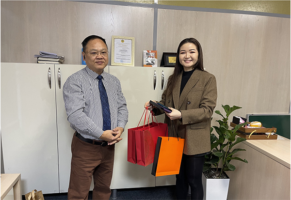 2024年，武漢耦合醫(yī)學(xué)和中亞的小伙伴一起跨年！