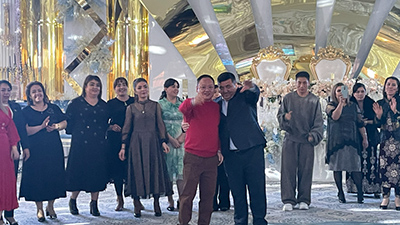 武漢耦合醫(yī)學(xué)-與烏茲別克斯坦客戶(hù)合影